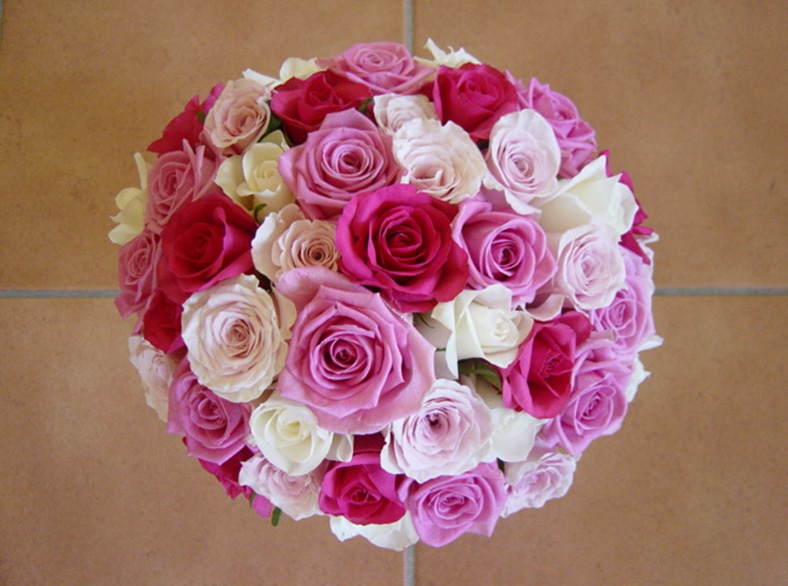 colors-bride-bouquets-red-pink-white-roses-wedding-bouquets